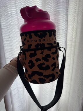 Hydrojug Leopard Print Bottle Carrier with Pink Jug and straw